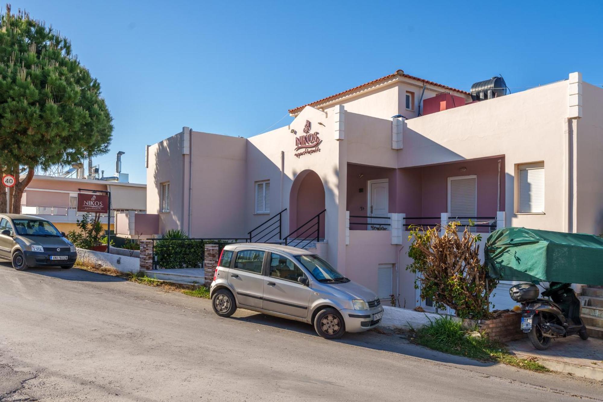 Nikos Apartments Agia Marina Exteriér fotografie