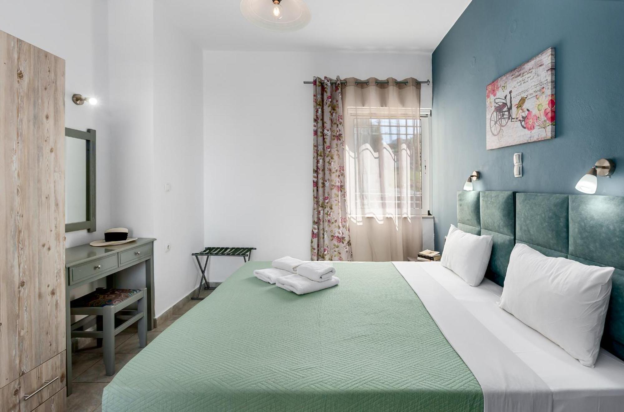 Nikos Apartments Agia Marina Exteriér fotografie