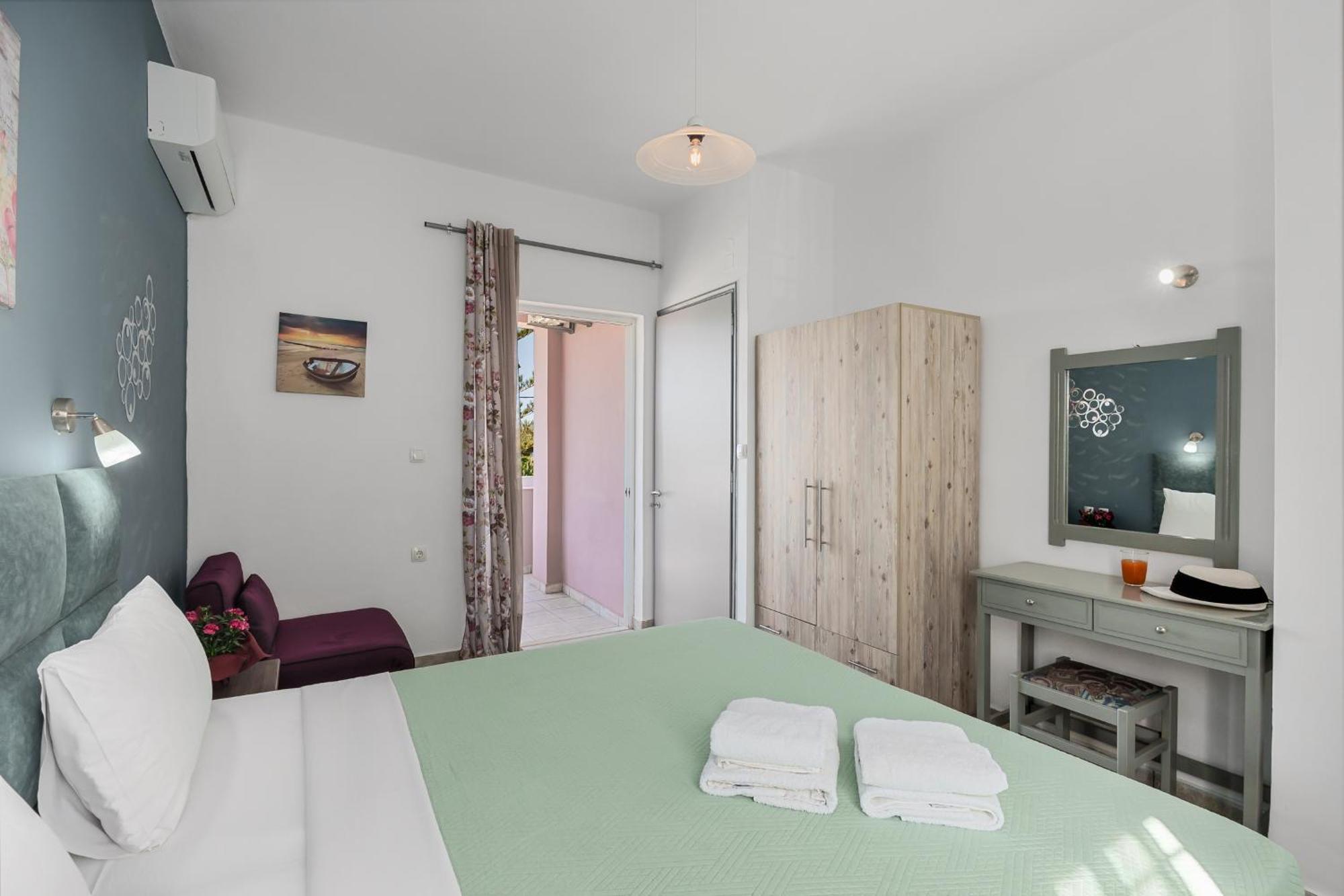 Nikos Apartments Agia Marina Exteriér fotografie